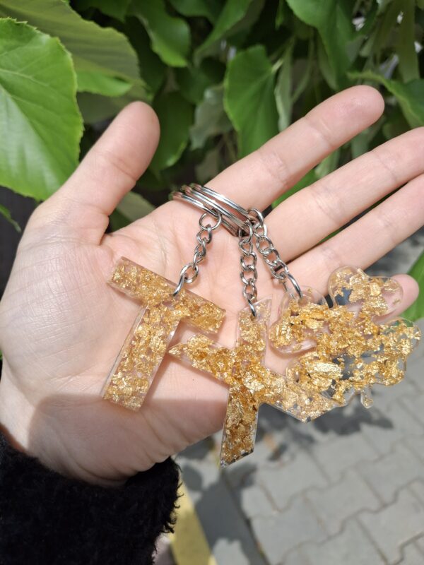 Ключодържател с буква от епоксидна смола - Image 3